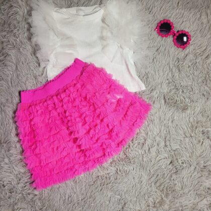 CONJUNTO PARA NIÑA FALDA FUCSIA CON VUELOS Y BLUSA BLANCA – ESTILO MODERNO Y DIVERTIDO