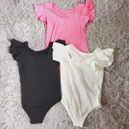 BODY PARA NIÑA ROSADO CON DETALLES MULTICOLOR – ESTILO CASUAL Y CÓMODO