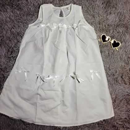 VESTIDO BLANCO CON CINTAS BONITAS