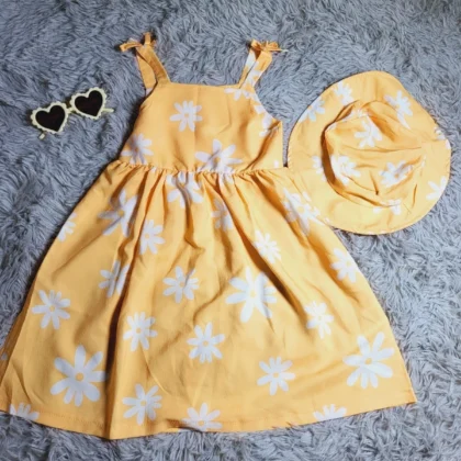 FALDA PARA NIÑA AMARILLA CON ESTAMPADO DE FLORES – ESTILO FRESCO Y DIVERTIDO